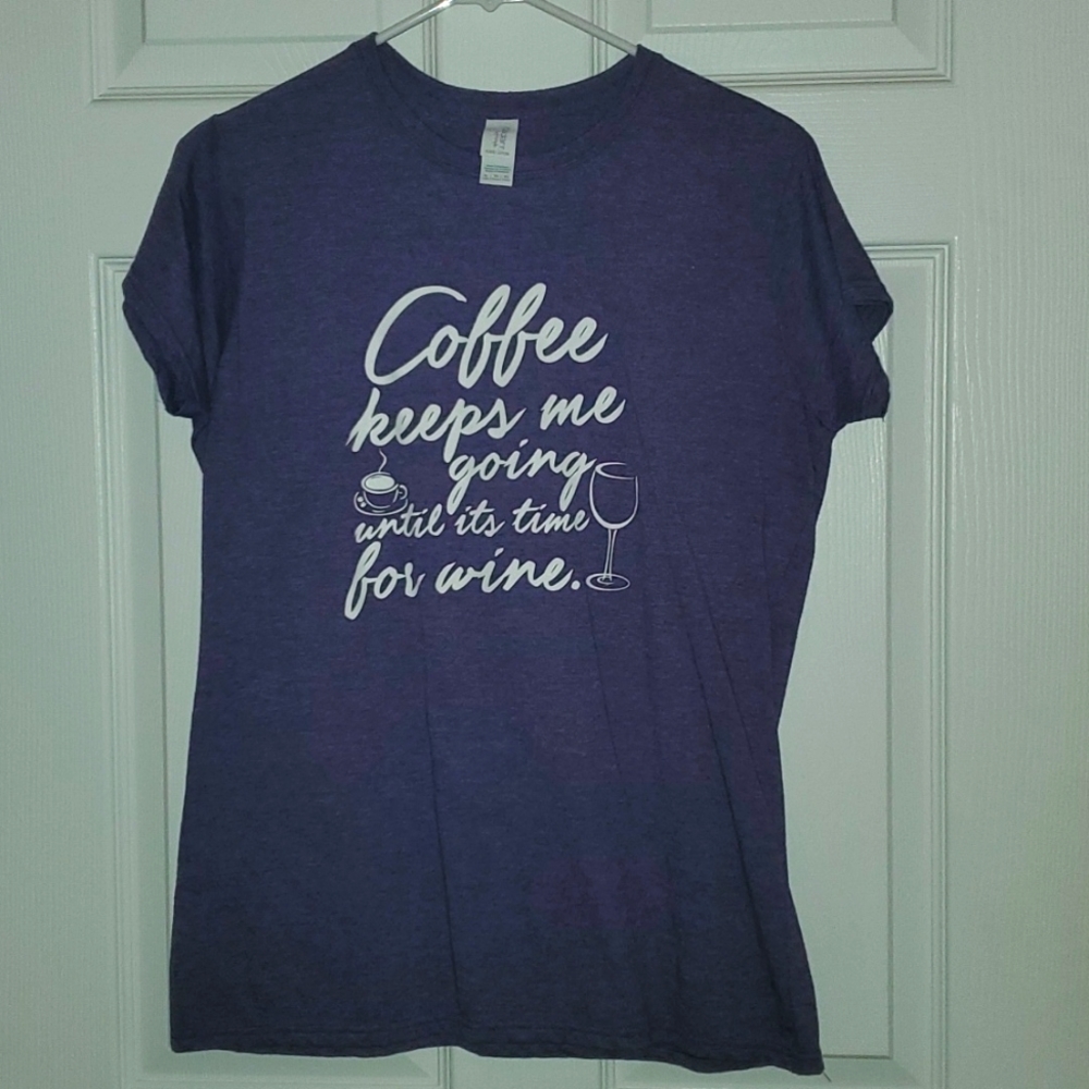 Ladies short sleeve shirt. Purple.